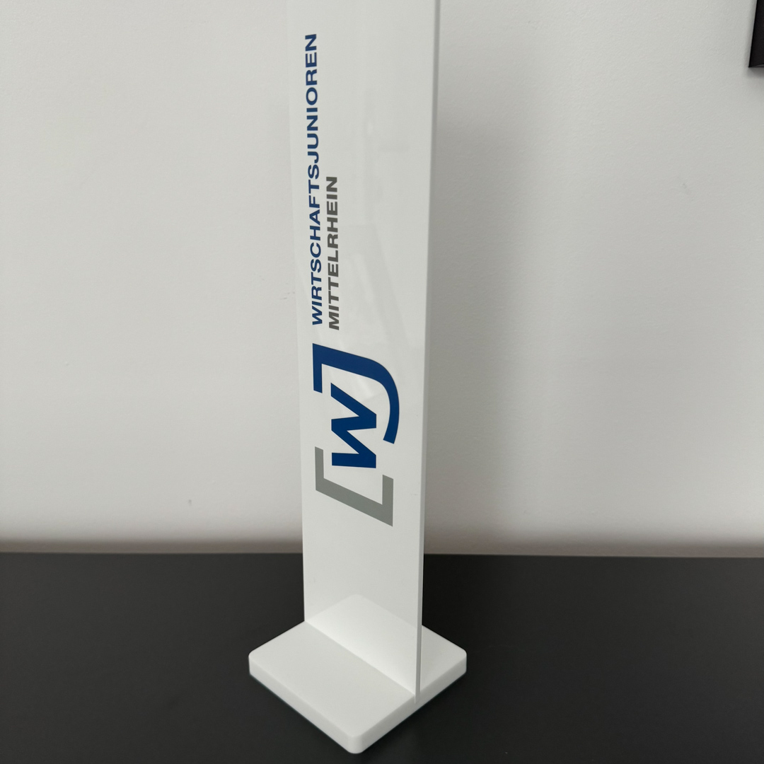 Aufsteller aus ACRYLGLAS bei der Mittelrhein Druckerei